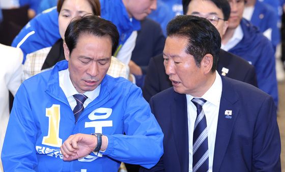 대화나누는 정청래·우상호