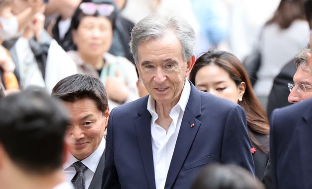 신세계백화점 본점 찾은 베르나르 아르노 회장