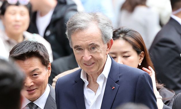 신세계백화점 본점 찾은 베르나르 아르노 회장