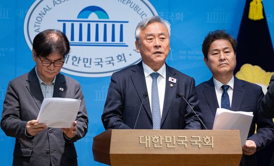 민주당 외통위원들 '선박피격 정쟁화 멈춰야'