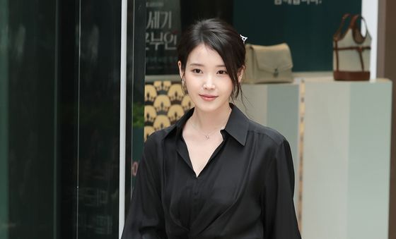 아이유, 독보적인 분위기