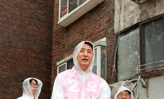 부동산 시민대책회의 기자회견에서 발언하는 오세훈 후보