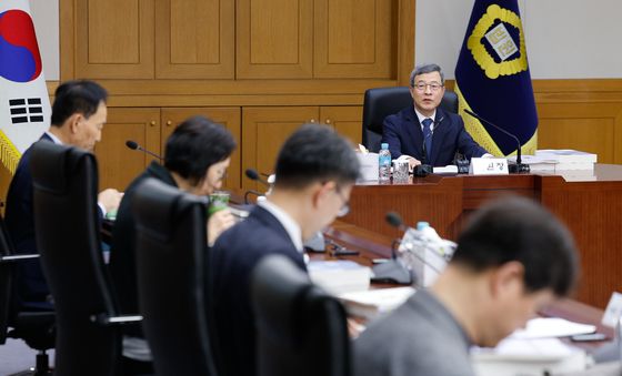 모두 발언하는 이동원 양형위원장