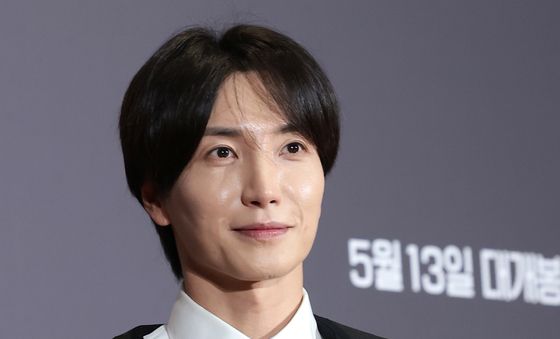 '마이클' VIP 시사회 찾은 이특