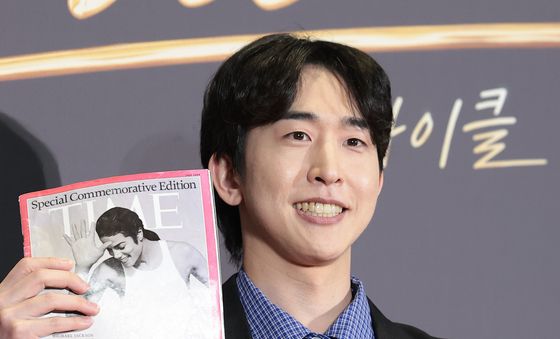 '마이클' VIP 시사회 찾은 이승국