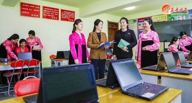北, 신의주시 채하소학교 조명…"교육 환경 발전 위해 노력"