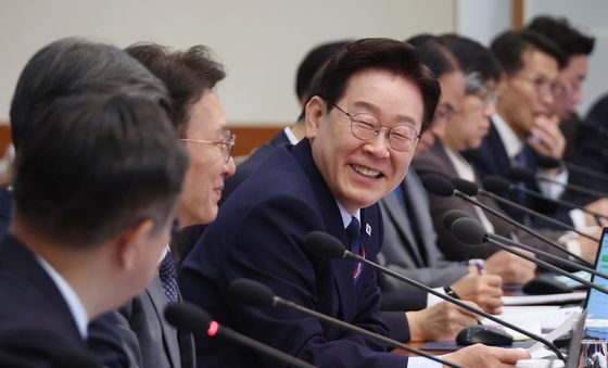 미소 짓는 이재명 대통령