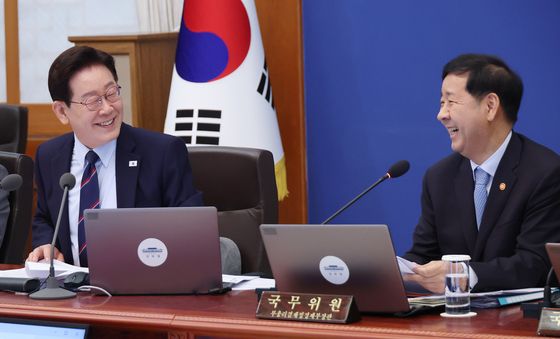 미소 짓는 이재명 대통령