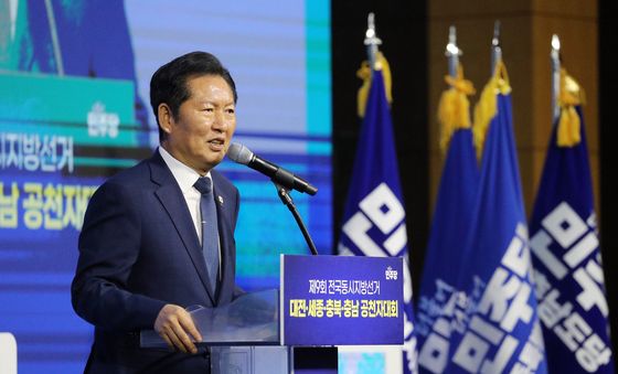 충청 공천자대회서 인사말하는 정청래 대표