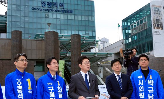 청량리역 광장서 공약 발표하는 정원오 후보