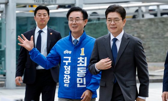 공약 발표 위해 청량리역 광장 도착한 정원오 후보