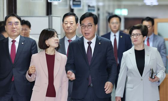 감사패 수여식 참석하는 송언석 원내대표