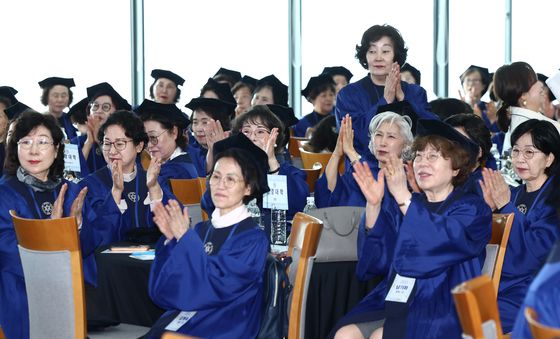 다시 만난 동문들