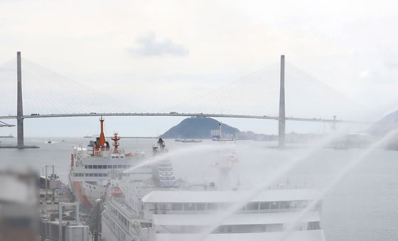 부산항서 국제여객선 비상 소화·인명구조 훈련