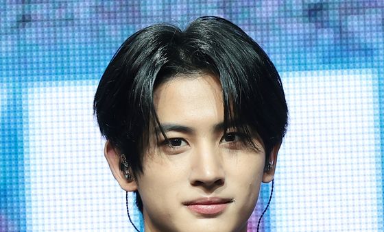 유나이트 형석, 짙은 잘생김