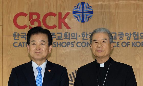 정동영 장관, 한국천주교주교회의 의장 이용훈 주교 예방
