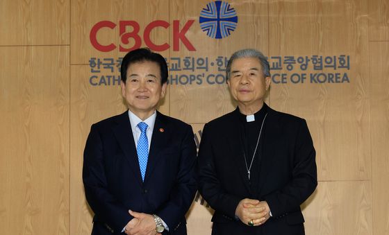 한국천주교주교회의 의장 이용훈 주교 예방한 정동영 장관