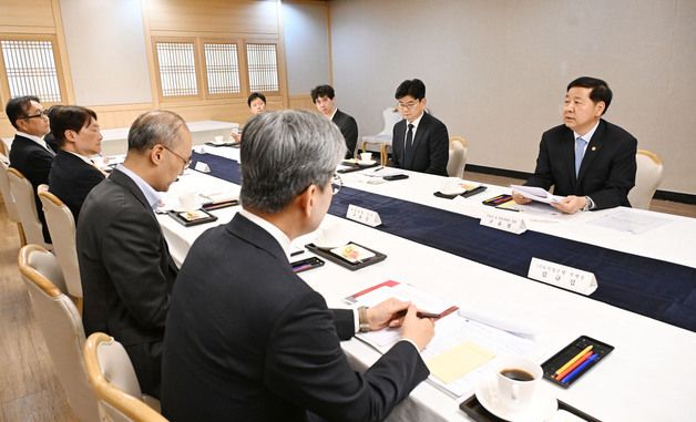 구윤철 부총리, 국채시장 자문위원회 주재