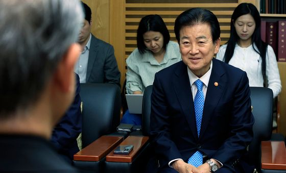 이용훈 주교 예방한 정동영 장관