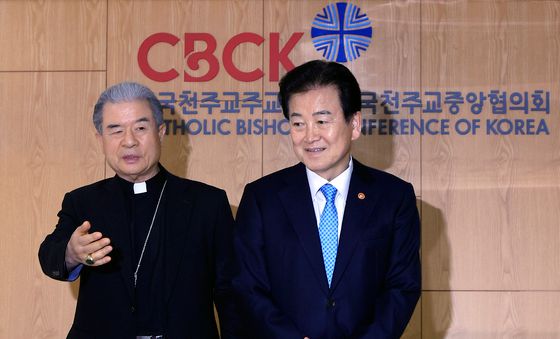 정동영 장관, 한국천주교주교회의 의장 이용훈 주교 예방