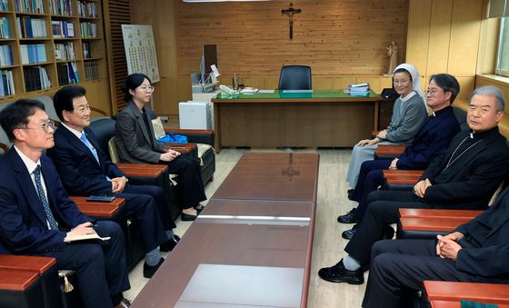 정동영 통일부 장관, 이용훈 주교 예방
