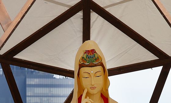 청계천 찾아온 장엄등 구경