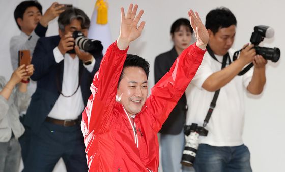 손 흔드는 장동혁
