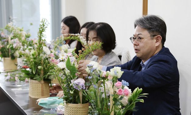 김성훈 인사혁신처 차장,공무원 건강주간 플라워테라피 참여