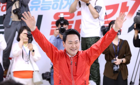 손 번쩍 든 장동혁 대표