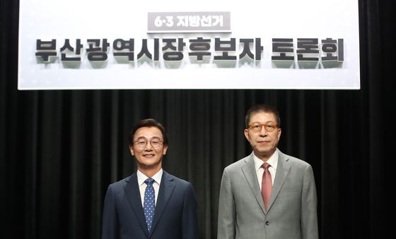 부산시장 후보 첫 TV토론회 참석한 전재수·박형준