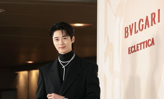 변우석, 뱀 목걸이한 이안대군