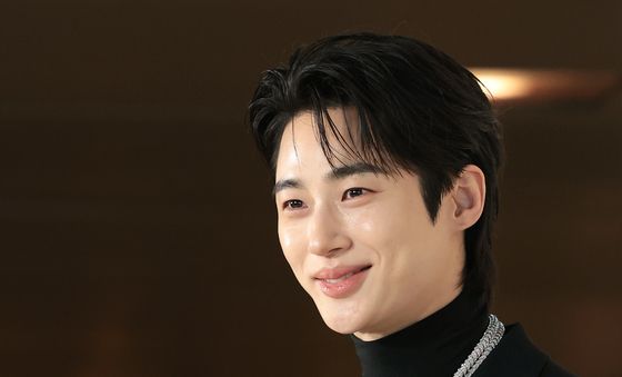 변우석, 치명적인 미소