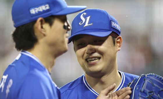 미소짓는 최원태