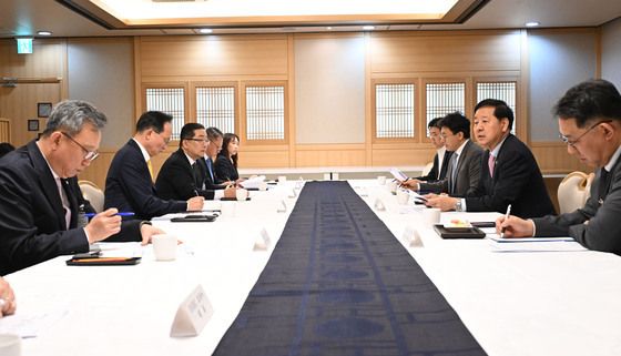 구윤철 부총리, 외환시장 제도개선 관련 금융기관장 간담회