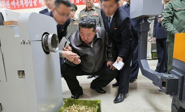 총알 생산 현장 현지지도한 北 김정은