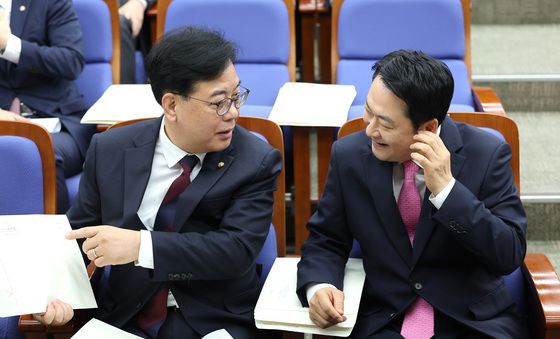 대화하는 장동혁·송언석