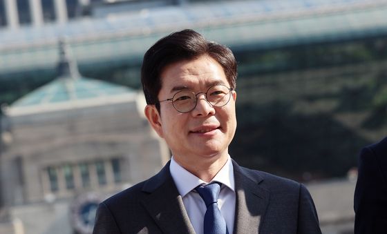 상생 협약서 든 정원오 후보