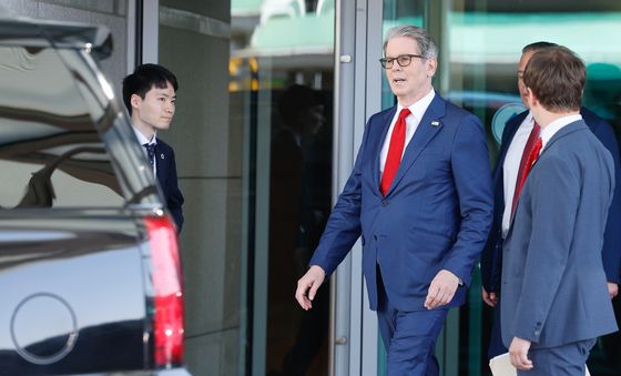 인천공항 도착해 청와대 향하는 미 재무장관