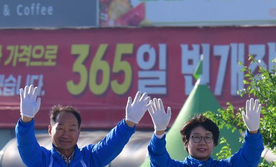 인사하는 최광열 후보