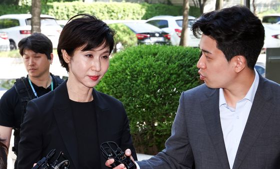 법원 들어가는 노소영 관장