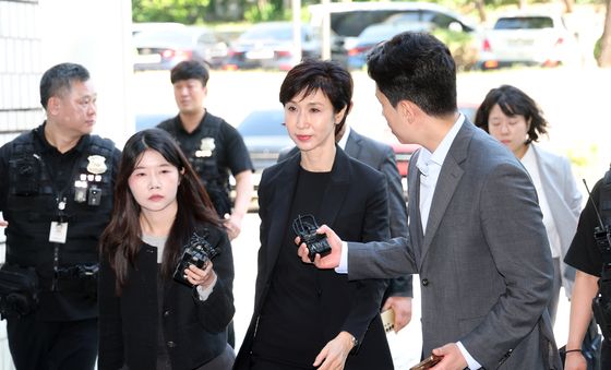 '최태원-노소영 재산분할' 조정기일 출석하는 노소영 관장
