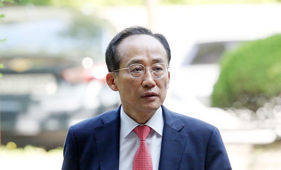 법정 들어가는 '계엄 해제 표결 방해 혐의' 추경호 의원