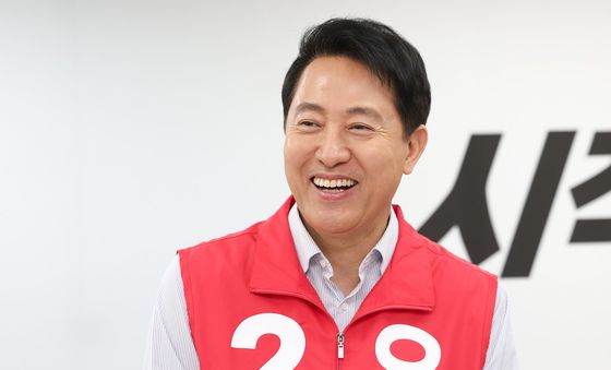미소 짓는 오세훈 후보