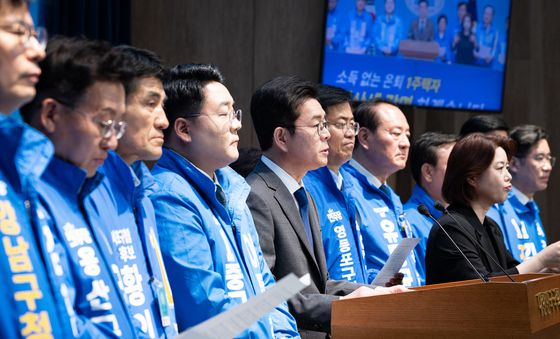 정원오 민주당 서울시장 후보와 구청장 후보들 '소득없는 1주택자 재산세 감면' 공약 발표