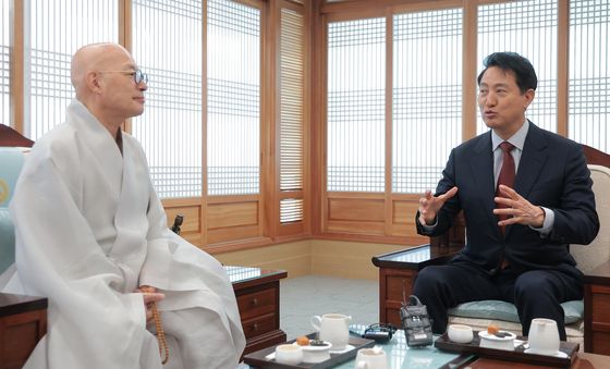 진우스님 예방하는 오세훈 서울시장 후보