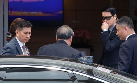 허리펑 中 부총리, 美 재무장관 만나기 위해 인천공항 도착