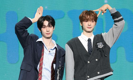 최립우 강우진, 플레어 유로 핫 데뷔
