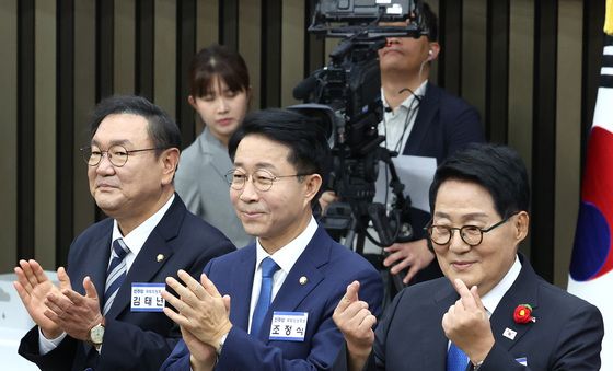 손하트 등장한 국회의장 후보 선출 의원총회
