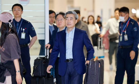 BIS 총회 출장 마치고 귀국하는 신현송 총재