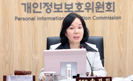 발언하는 송경희 개인정보위원장